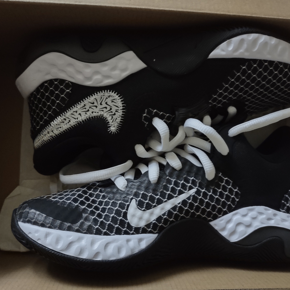 Nike Black and White Athletic Shoes